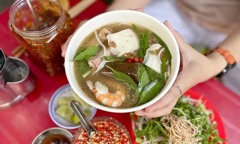 Bún mắm 130.000 đồng ở TP.HCM đông đột biến dù gây tranh cãi
