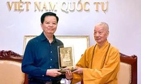Phó thủ tướng Mai Văn Chính chiêm bái xá lợi Bồ tát Thích Quảng Đức