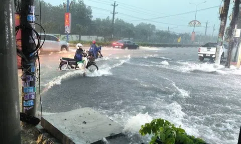 Mưa lớn gây nhiều thiệt hại, một người nghi bị nước cuốn mất tích