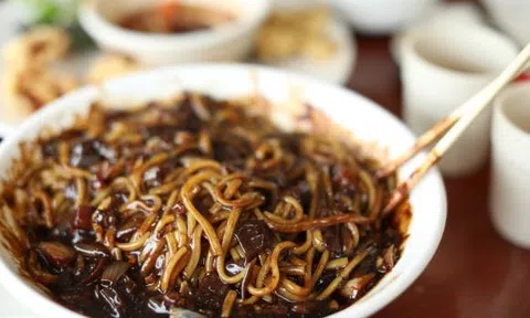 Vì sao mì tương đen trở thành 'món ăn quốc dân' tại Hàn Quốc?
