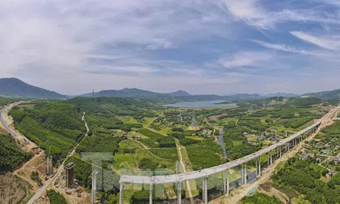 Diện mạo cầu vượt thung lũng trên cao tốc qua Hà Tĩnh sắp thông xe